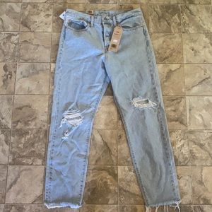 NWT! Frayed Levi’s “Wedgie Fit” Jeans Size 30